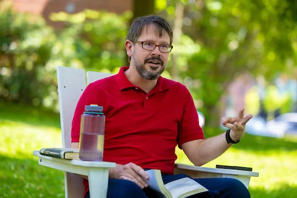 They run together, research together, and read together.

During his nine years as a Bates faculty member, Associate Professor of Physics Aleks Diamond-Stanic has worked with 40 summer researchers, “and these deeper connectioTns with students and recent graduates have been the most valuable part of my work as a professor, advisor, and mentor.”

Summer research at Bates, says Diamond-Stanic, is an opportunity to take a deeper dive into learning skills and techniques that are applicable beyond Bates (e.g., for data analysis, modeling, and visualization in his lab), while also “exploring open scientific questions and the limits of their current understanding, and building community and relationships (and a sense of belonging) through positive shared experiences.”

Posed for a group portrait in a Carnegie Science classroom [slide 7], are front row: Alessandra Fariñas ‘27, Grace LaFountain ‘26, and Brandon Villalta Lopez ‘25, and back row, Sarah McOsker ‘28, Diamond-Stanic, Sonya Moo ‘28, Nick Hoerle ‘27, and Byars Langdon ‘27.

They’ve been engaged in two projects studying galactic winds and star formation in galaxies. “Team JWST” has been studying five compact starburst galaxies with fast outflows using mid-infrared spectroscopy from the James Webb Space Telescope.

“Team eBOSS” has been studying the relationship between galaxies and their outflows using stacked spectra of many thousands of galaxies from the Sloan Digital Sky Survey and the Extended Baryon Oscillation Spectroscopic Survey.

The group has also been reading “A Mind for Numbers” by Barbara Oakley and “The Disordered Cosmos” by Chanda Prescod-Weinstein and discussing strategies for success in STEM, open questions in astrophysics and cosmology, and how the fields of physics and astronomy can be improved from a humanistic perspective.

Swipe left to see them in action — after a 5K Bates employee race, presenting their research in a Carnegie classroom, and during a w