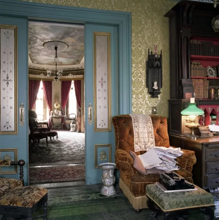 A decorative room in a home.