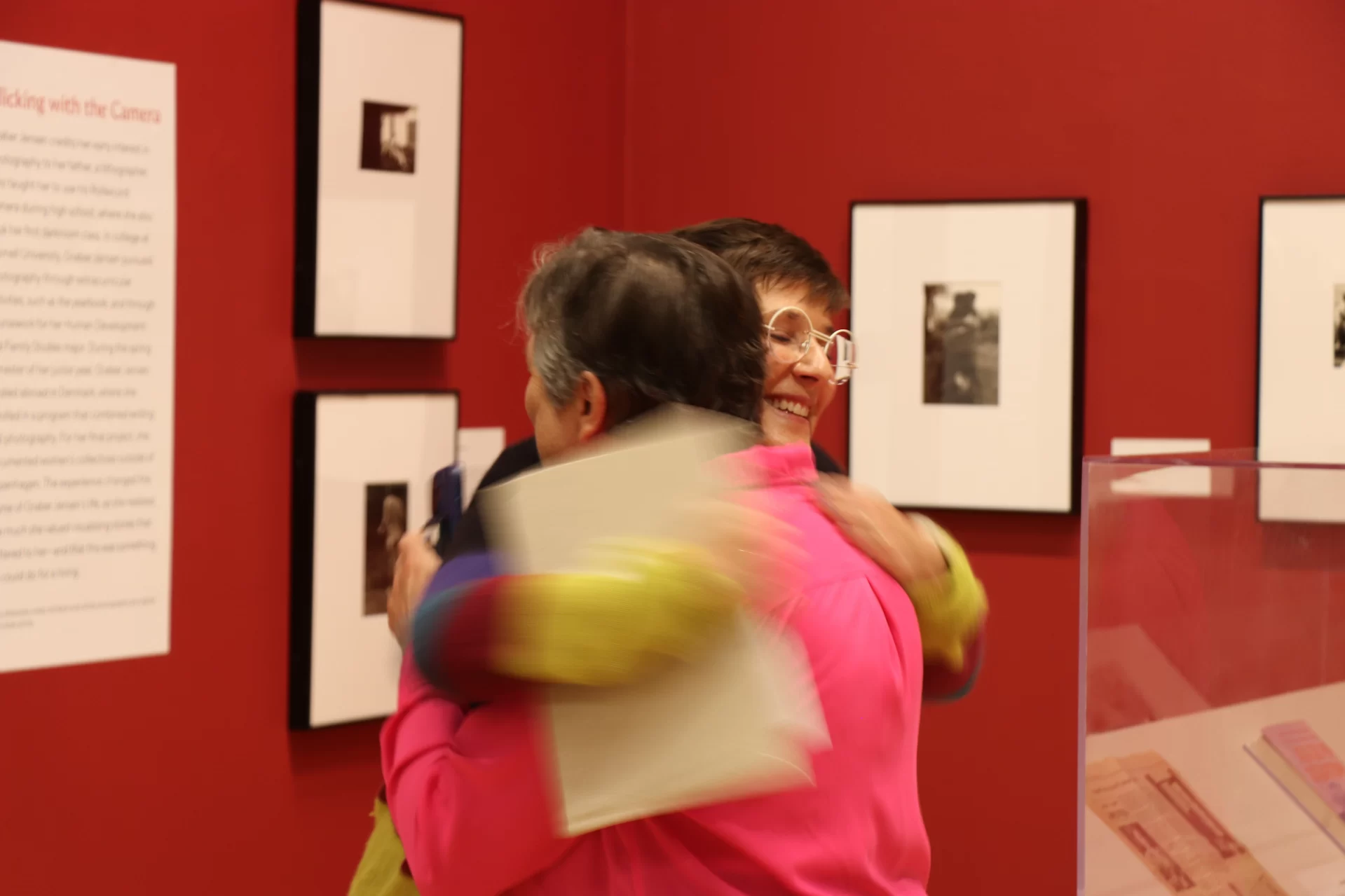 Graber Jensen hugging Carrie Cushman at museum