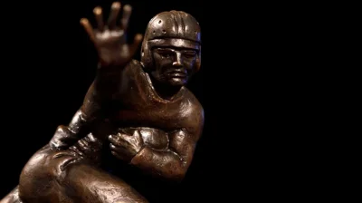 Jeff Price ’87 brings the Heisman Back to Bates