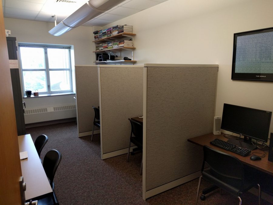 An example of a faculty member's private lab, Prof. Todd Kahan's cognitive psychology lab. (Photo: Brian Pfohl)