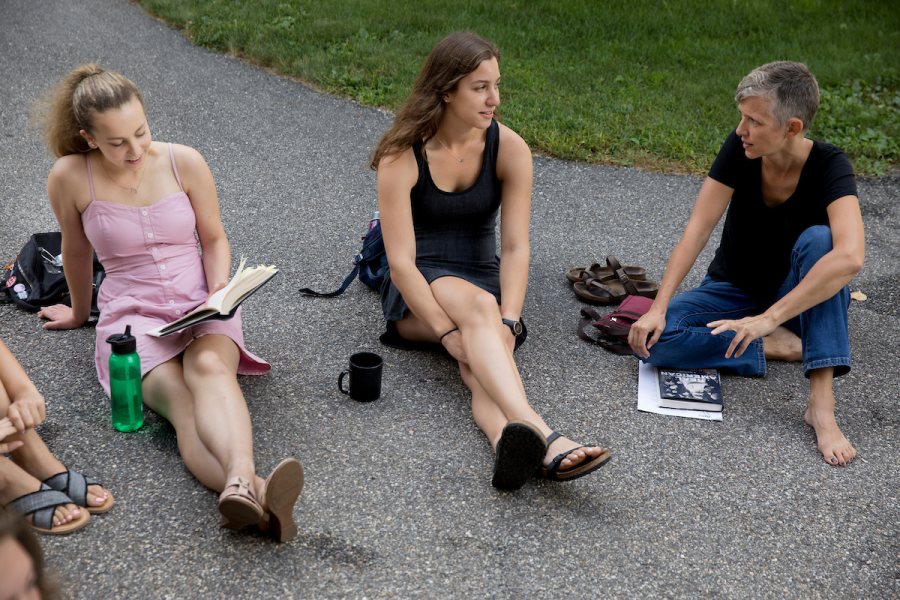 A COMMON READ BINDS THE CLASS OF 2022Just before Convocation on Sept. 4, students gathered in and around Commons with their First-Year Seminars to discuss this year’s Common Read, Real American: A Memoir, by Julie Lythcott-Haims.